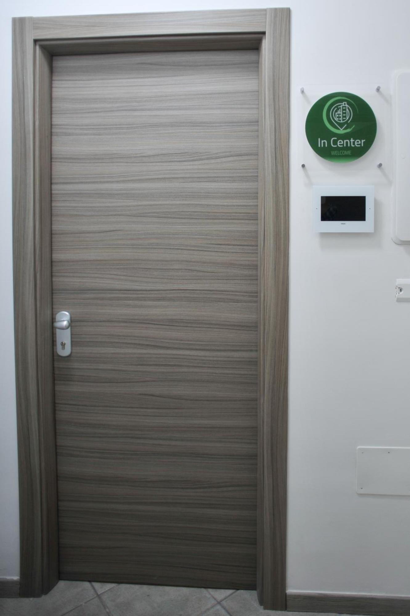 In Center Apartaments Salerno Exterior photo